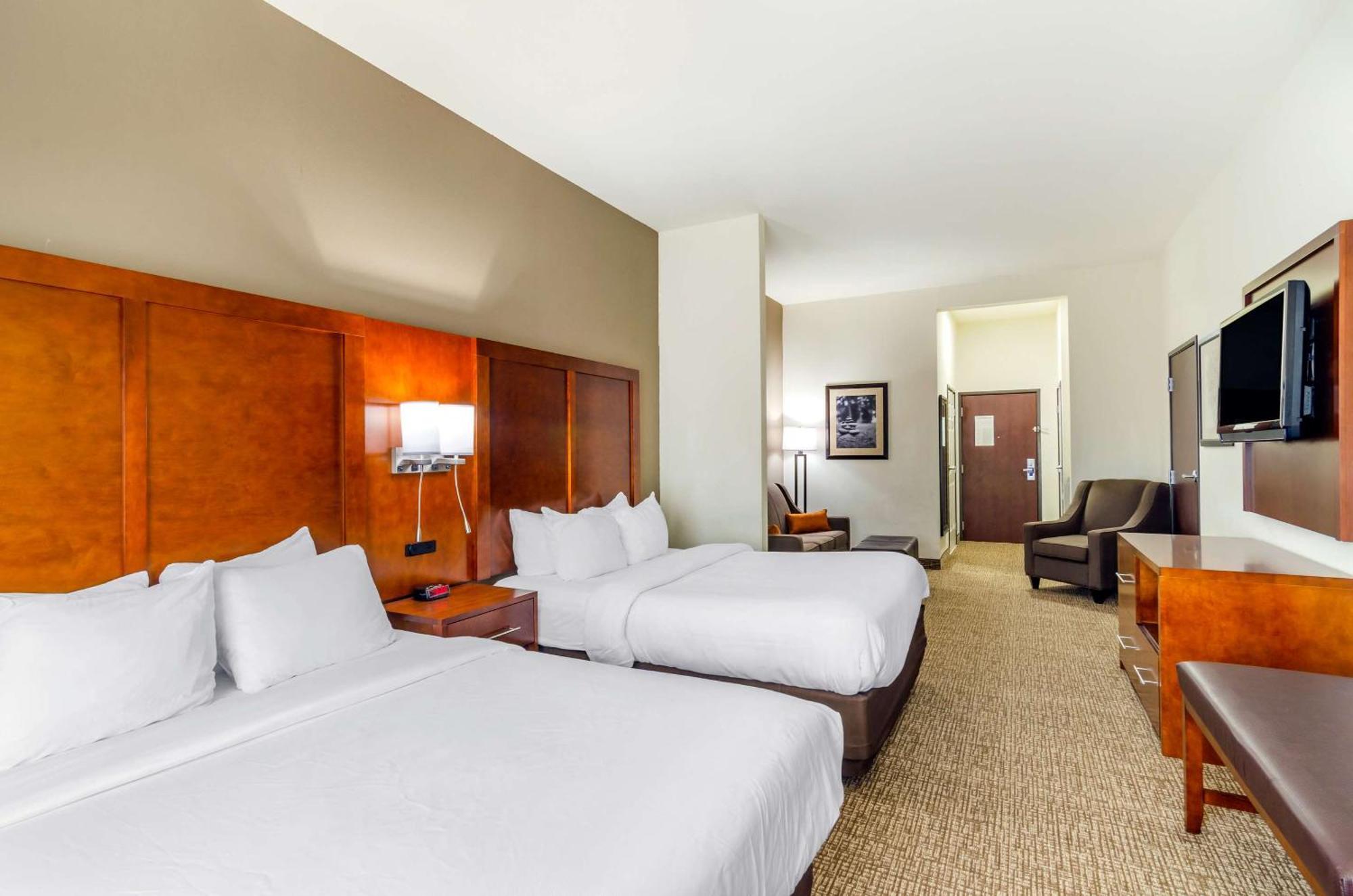 Comfort Inn & Suites Near Bethel College Newton Екстер'єр фото