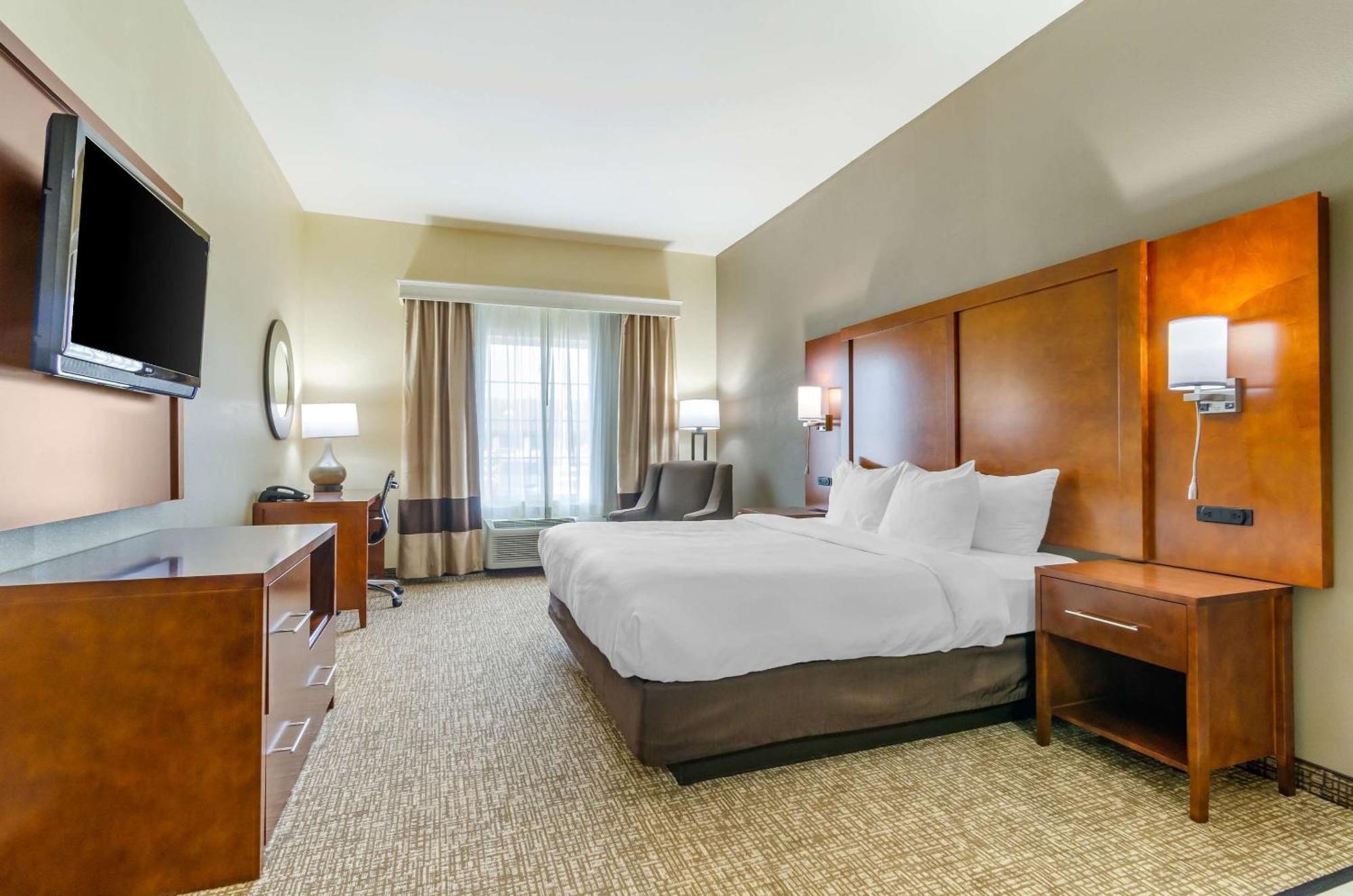 Comfort Inn & Suites Near Bethel College Newton Екстер'єр фото