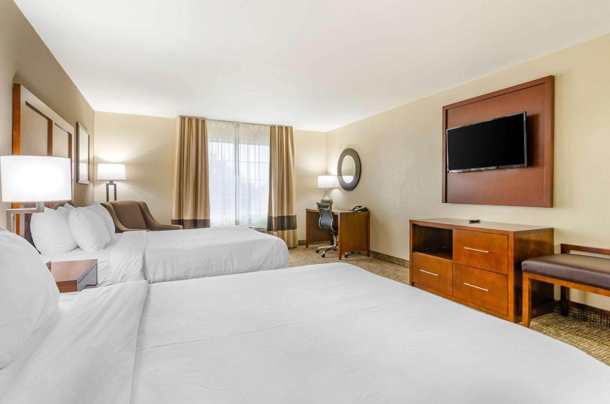 Comfort Inn & Suites Near Bethel College Newton Екстер'єр фото