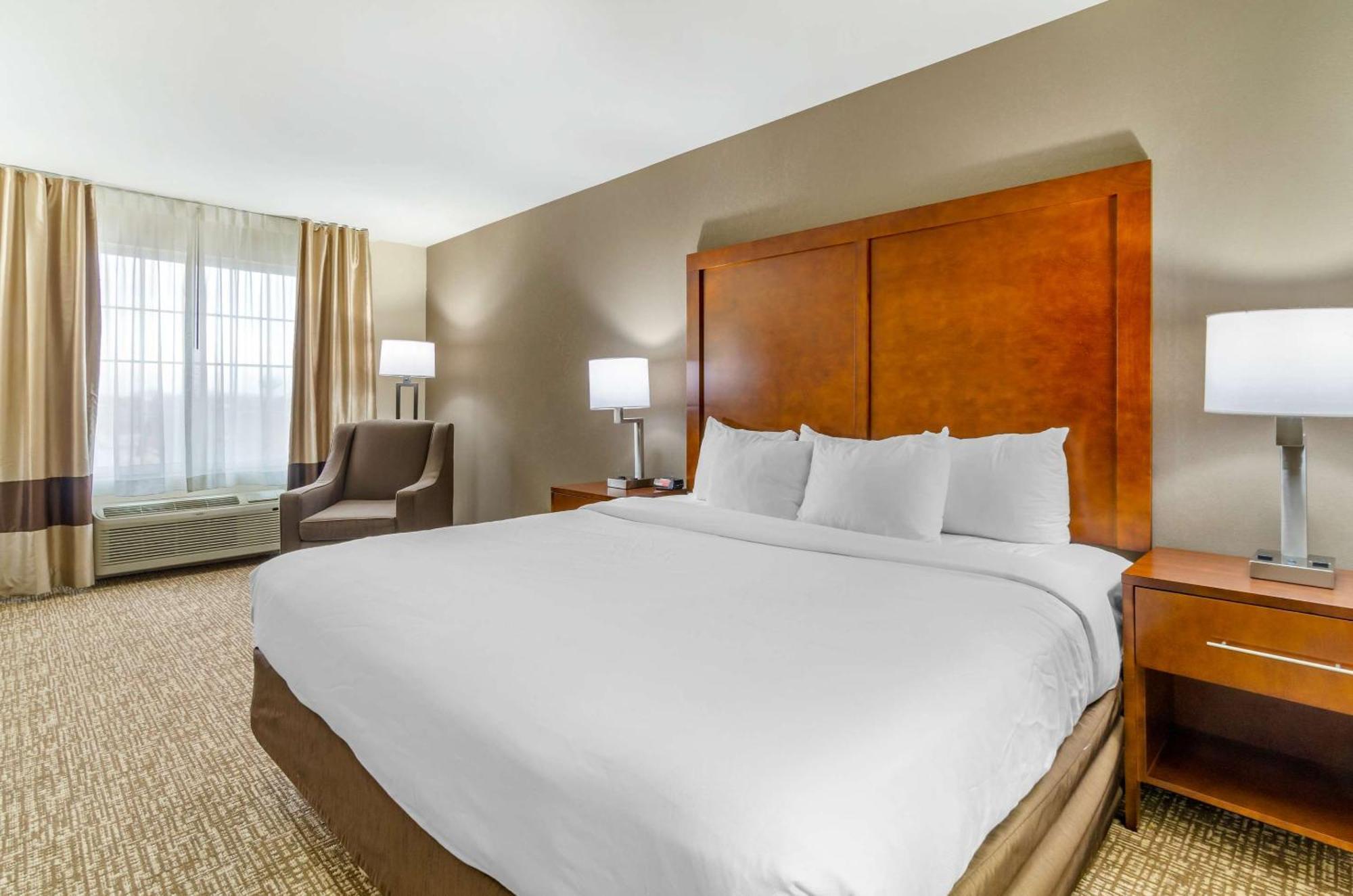 Comfort Inn & Suites Near Bethel College Newton Екстер'єр фото